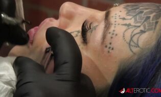 Amber Luke provocative face tattoo a daring transformation